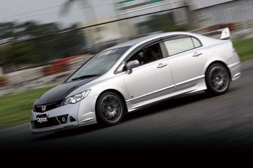 Summit推出8th Civic獨門空力套件式樣
