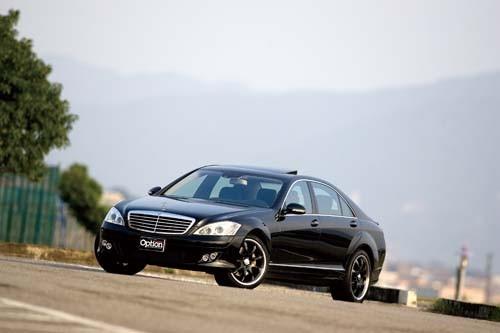 Brabus推出為奔馳S-Class W221設(shè)計(jì)的全車空力套件