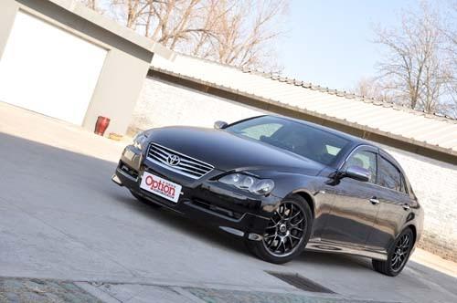嘻哈風格涂鴉Toyota Reiz