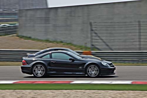 黑鷹戰(zhàn)神SL65 AMG Black Series  