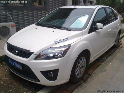 實(shí)在完美 福克斯加裝ST版尾翼與倒車?yán)走_(dá)