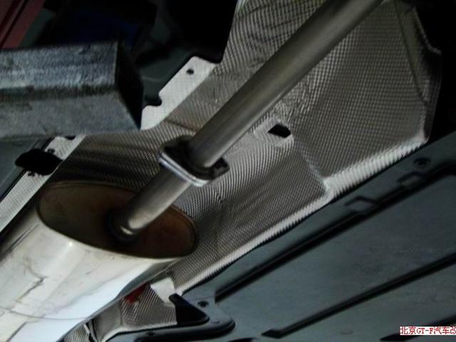 不甘寂寞 奔馳B200加裝四出排氣