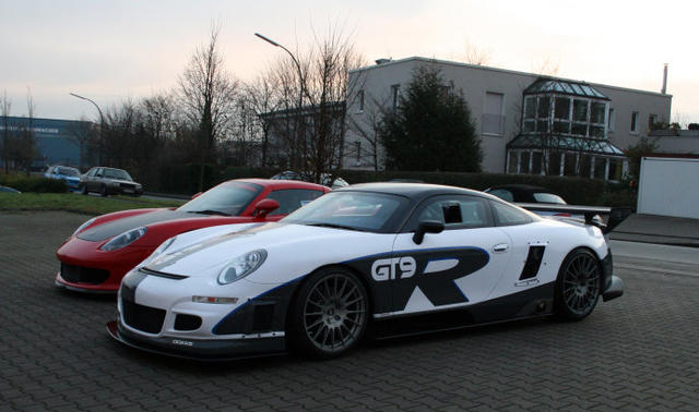 汽車改裝品牌：9FF