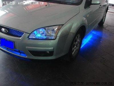 ?？怂拱惭b全車LED底盤燈作業(yè)