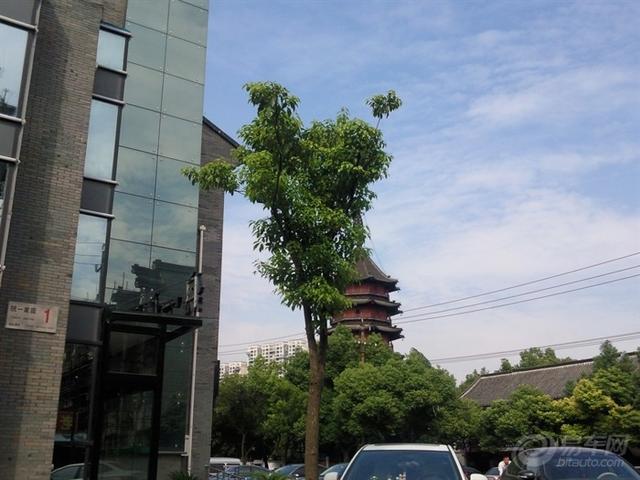 湖州白星騁(馬自達(dá)3)改裝第二季(大燈 碳纖維 固德尾喉 踏板)