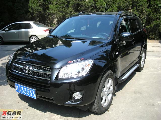 黑色RAV42.0自豪 .側(cè)踏板、中網(wǎng)裝飾條、行李架、三明治座套