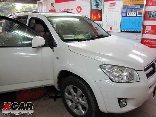 白色RAV4升級(jí)新版導(dǎo)航完畢特來交作業(yè)！?。。?！