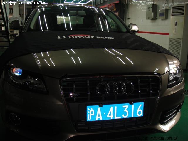 白色奧迪A4L改裝中網(wǎng)/導(dǎo)航系統(tǒng)/可視倒車/小姨子