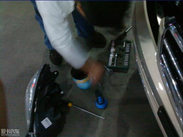 奔馳C260音響改裝：主機+喇叭+功放+低音+隔音作業(yè)