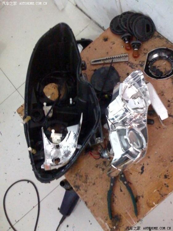 伸手不見五指! 奔馳C夜里改裝AMG剎套件!