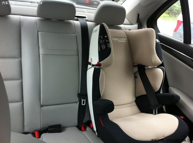 奔驰C200改装之安装CONCORD儿童安全座椅