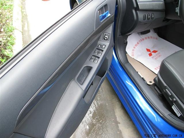 白翼改裝排氣輪轂戰(zhàn)斗包高尾翼精彩作業(yè)