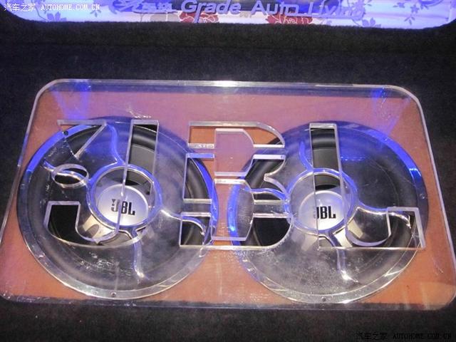 吉普大切諾基改裝導(dǎo)航系統(tǒng)