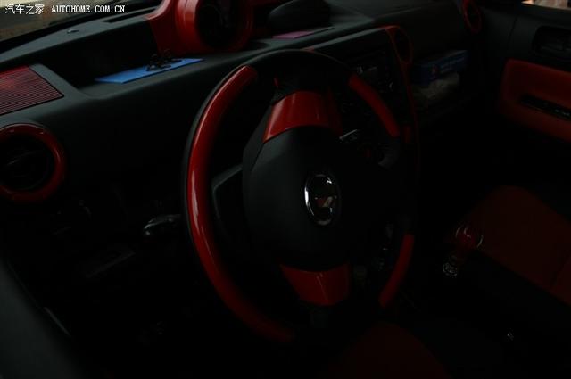 酷熊改装轮毂+红、黑内饰（方向盘、座椅等）