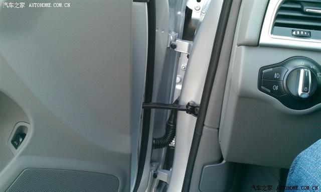 奥迪A4L提车装饰作业：手缝方向盘套+LED灯+真皮座椅+钥匙