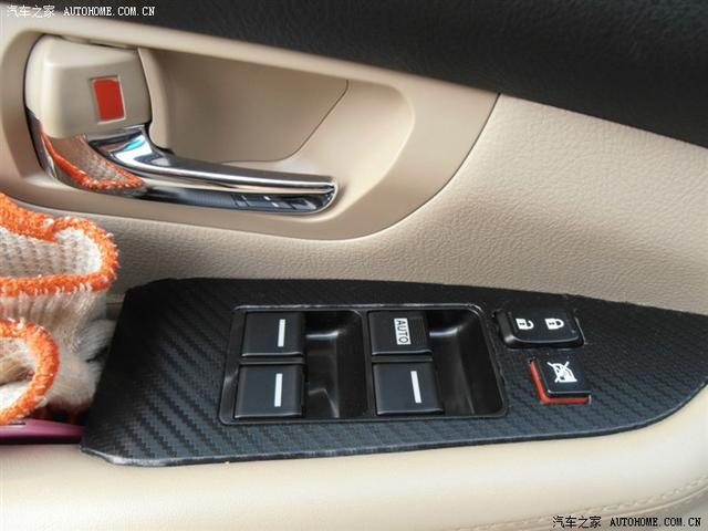比亚迪S6装饰轮毂+坐垫、座套+中控+碳纤维贴纸+行车记录仪