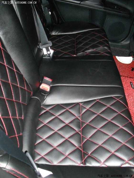 锐志装饰真皮座椅+红色脚垫+方向盘套