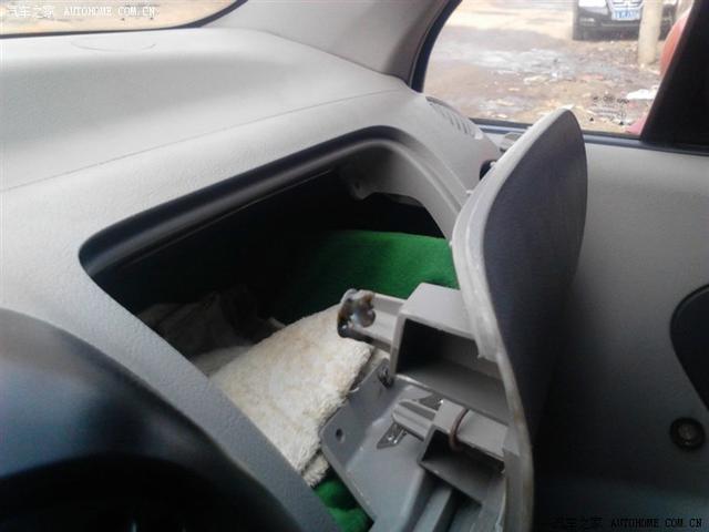 奇瑞QQ改装副驾驶气囊改装成储物箱作业
