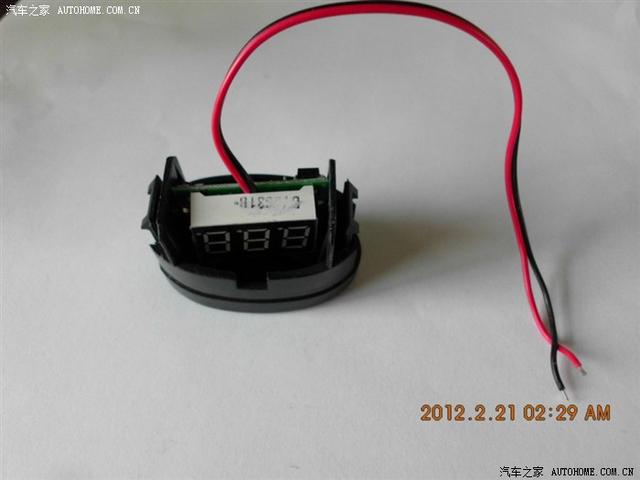 奇瑞QQ改装中控空闲按钮安装电压表作业