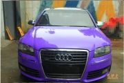 奥迪S8汽车改色效果之亮光紫车身贴膜