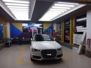 奧迪Q7汽車(chē)改色效果之亮光白車(chē)身貼膜