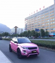 路虎極光金屬系列改色膜公主粉車身改色實(shí)車效果
