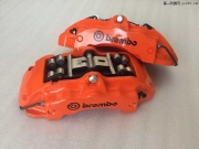 1意大利Brembo原裝保時(shí)捷卡宴款六活塞。特別定制版橘色