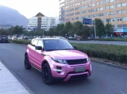 路虎極光汽車改色效果之公主粉車身貼膜