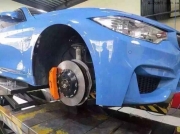 英國(guó)頂級(jí)AIconCAR98大六剎車(chē)改裝寶馬M3裝車(chē)實(shí)例圖浮動(dòng)碟配置