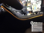 天津車友奔馳C200加裝原廠3色中控氛圍燈