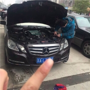 12年的奔馳E200頂配車子原廠大燈是海拉的步進(jìn)電機(jī)雙光透...