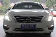 武漢日產(chǎn)新款天籟改燈氙氣燈個性十足紫色惡魔眼原廠總成