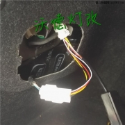 豐田銳志加裝后保險杠燈具有三種功能（小燈）（轉向燈...
