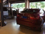 虎門汽車音響改裝  東莞堅業(yè)寶馬X6改裝升級手寫凱立德導(dǎo)航