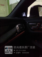 奔馳CLS 升級(jí)B&O A柱高音喇叭，帶氛圍燈效果。