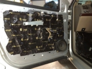 濟(jì)寧時(shí)尚改專業(yè)汽車音響改裝 別克GL8全車施工中道隔音