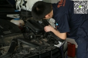 保時捷macan  turbo來店進行加裝LED大燈作業(yè)