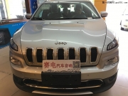 jeep自由光音響改裝、無損升級丹拿音響【深圳賽電汽車音...