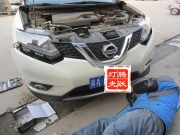 石家莊尼桑奇駿車燈加裝LED長條燈前杠燈射燈爆閃燈