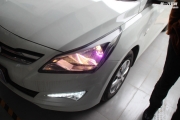 合肥現(xiàn)代瑞納改氙氣燈車燈升級改裝氙氣車燈白天使紅惡魔