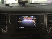 北京高尔夫嘉旅原车屏幕加装倒车摄像头