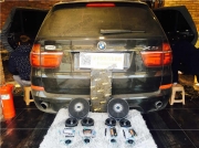 濟(jì)南汽車音響改裝-寶馬X5專車專用無(wú)損改裝|升級(jí)德國(guó)艾索特