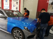 武漢奔馳車身改色貼膜艾利小珍珠金屬亮藍(lán)改色效果