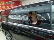 [外觀] 福建奔馳威霆V級帶小窗戶中門推拉玻璃