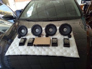 動(dòng)力與時(shí)尚結(jié)合，大眾邁騰改裝德國(guó)彩虹音響——鄭州金聲
