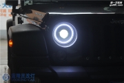 合肥JEEP牧馬人改燈前大燈改裝透鏡氙氣大燈合肥專業(yè)改燈店