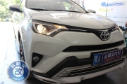 武漢豐田RAV4榮放改LED大燈升級(jí)歐司朗氙氣燈改白色惡魔眼