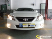 深圳鋒程車(chē)改--豐田銳志原車(chē)燈光太暗 升級(jí)原裝Q5雙光透鏡