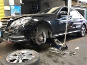 廣州-奔馳e級 升級amg 前八后四活塞鮑魚 brembo 出品 現(xiàn)場作業(yè)