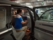 奔馳R320升級(jí)頭枕娛樂顯示屏